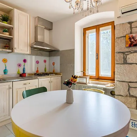 Little - Your On Apartment Cres