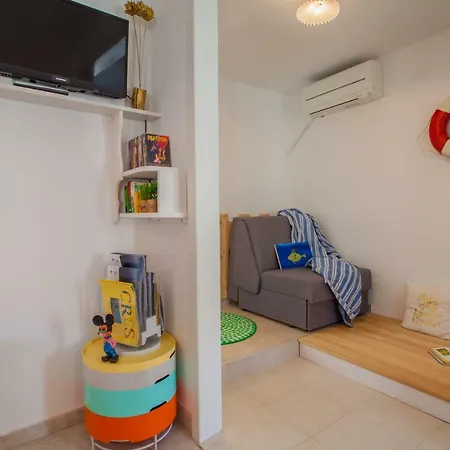 Little - Your On Apartment *